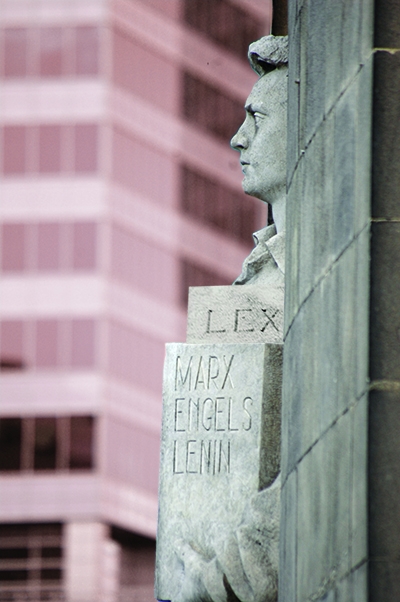 Czerwone korzenie sądowniczej kasty